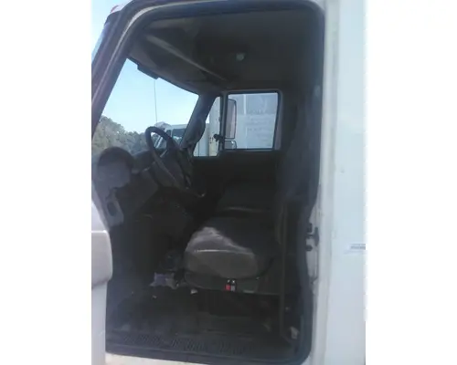 INTERNATIONAL 4300 CAB