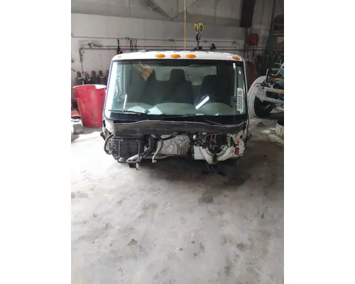 INTERNATIONAL 4300 CAB
