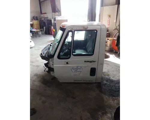 INTERNATIONAL 4300 CAB