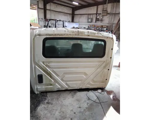 INTERNATIONAL 4300 CAB