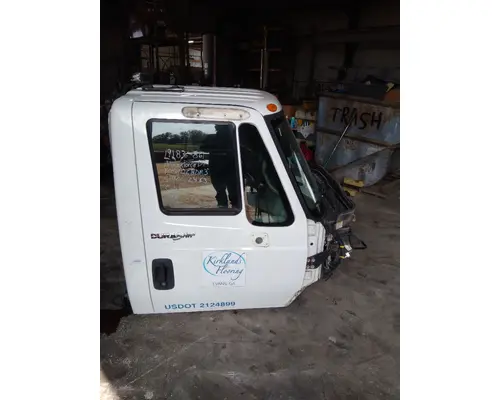 INTERNATIONAL 4300 CAB