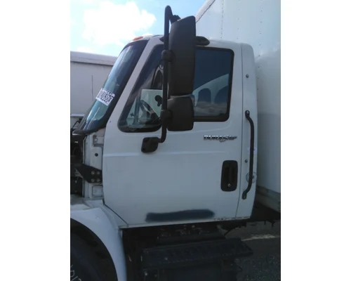 INTERNATIONAL 4300 CAB