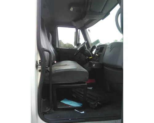 INTERNATIONAL 4300 CAB