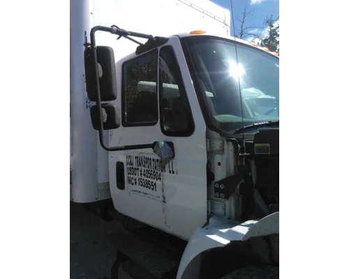INTERNATIONAL 4300 CAB