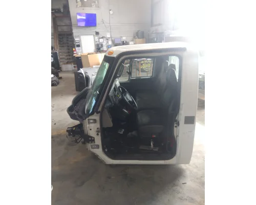 INTERNATIONAL 4300 CAB