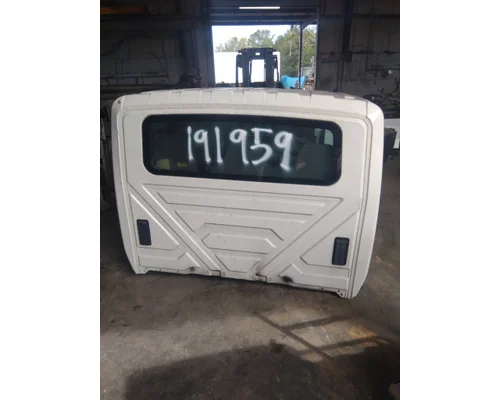 INTERNATIONAL 4300 CAB