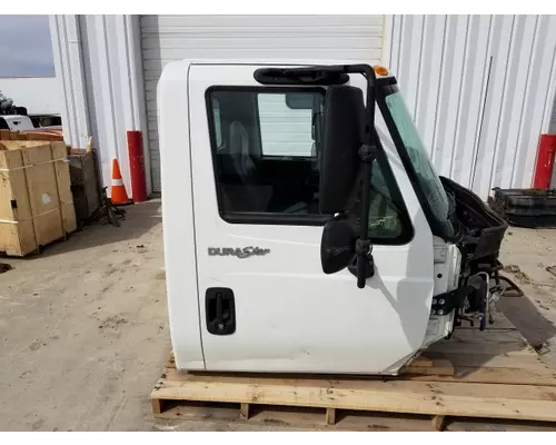 INTERNATIONAL 4300 CAB