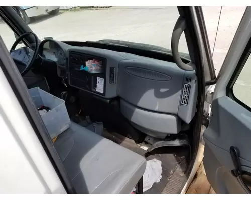 INTERNATIONAL 4300 CAB