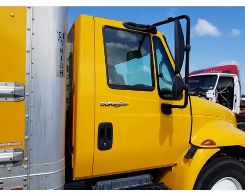 INTERNATIONAL 4300 CAB