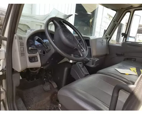 INTERNATIONAL 4300 CAB