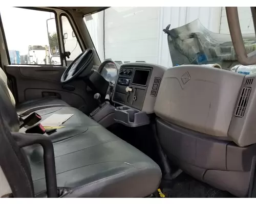 INTERNATIONAL 4300 CAB