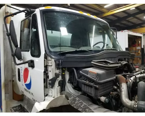 INTERNATIONAL 4300 CAB