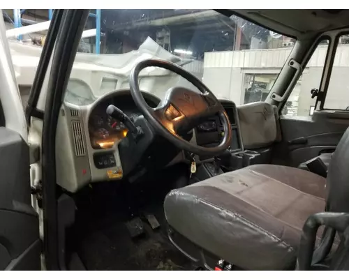 INTERNATIONAL 4300 CAB