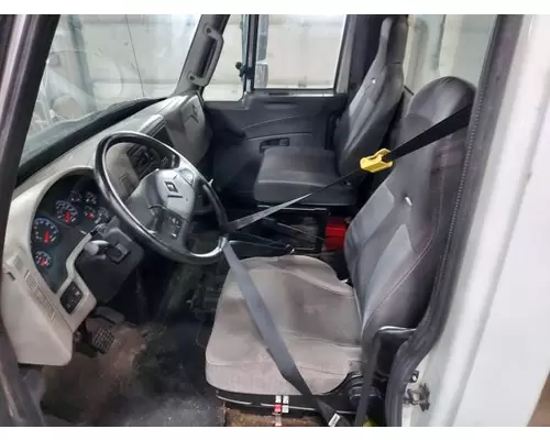 INTERNATIONAL 4300 CAB