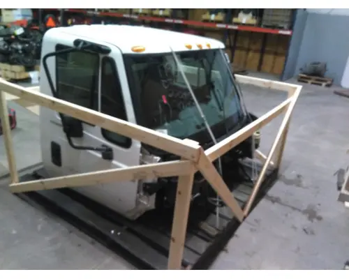 INTERNATIONAL 4300 CAB