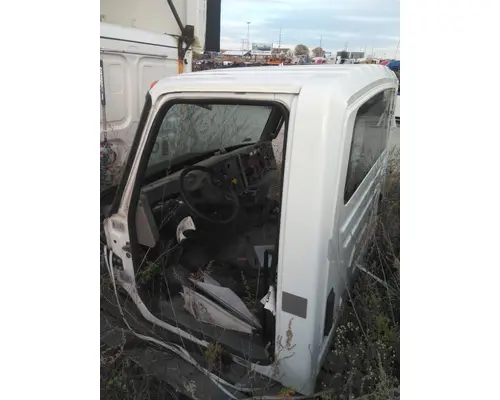 INTERNATIONAL 4300 CAB