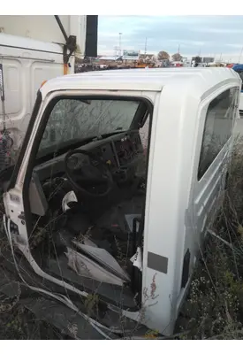 INTERNATIONAL 4300 CAB