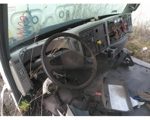 INTERNATIONAL 4300 CAB