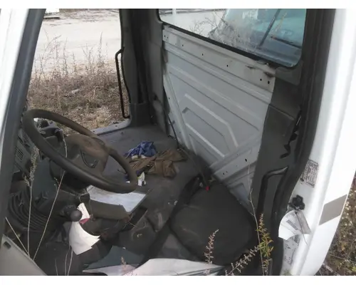 INTERNATIONAL 4300 CAB