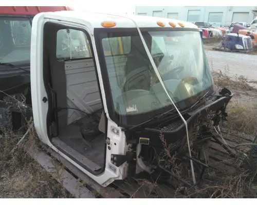 INTERNATIONAL 4300 CAB