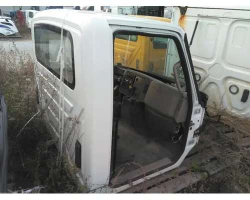 INTERNATIONAL 4300 CAB