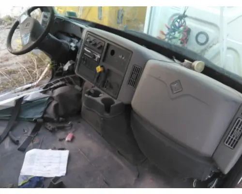 INTERNATIONAL 4300 CAB