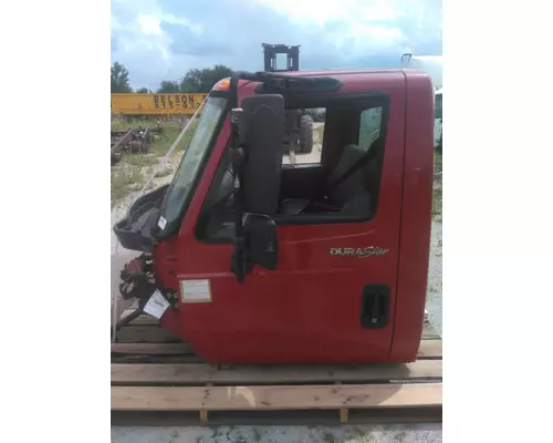 INTERNATIONAL 4300 CAB