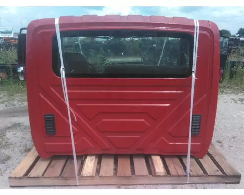 INTERNATIONAL 4300 CAB