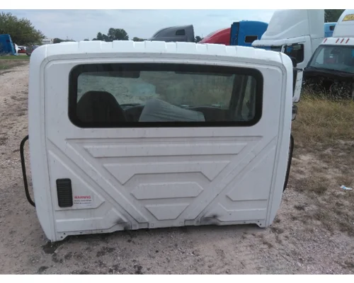 INTERNATIONAL 4300 CAB