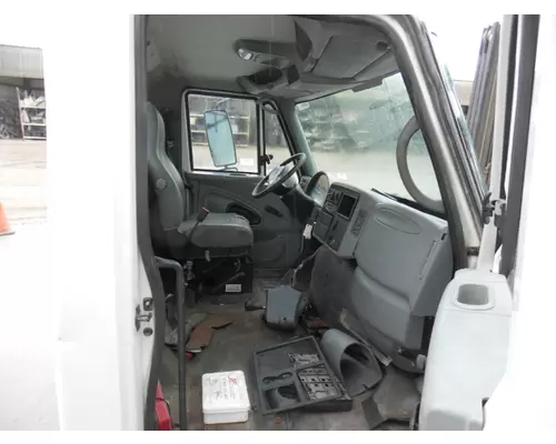 INTERNATIONAL 4300 CAB