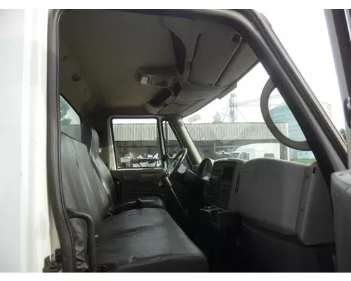 INTERNATIONAL 4300 CAB