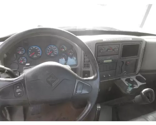 INTERNATIONAL 4300 CAB