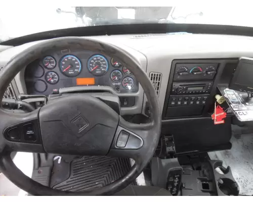 INTERNATIONAL 4300 CAB