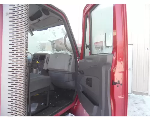 INTERNATIONAL 4300 CAB