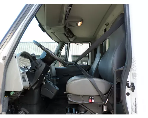 INTERNATIONAL 4300 CAB