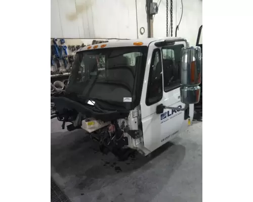 INTERNATIONAL 4300 CAB