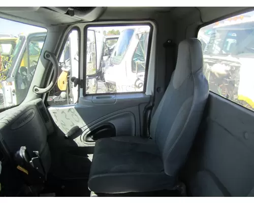 INTERNATIONAL 4300 CAB