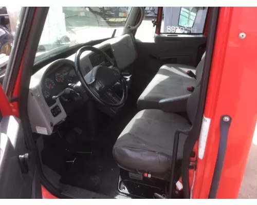 INTERNATIONAL 4300 CAB