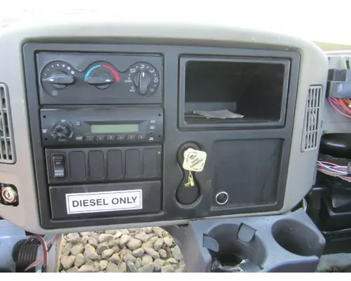 INTERNATIONAL 4300 CAB