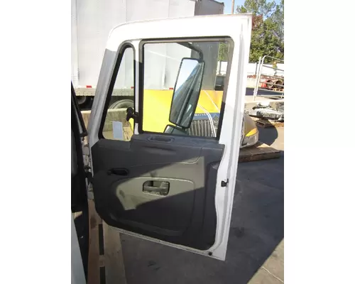 INTERNATIONAL 4300 CAB