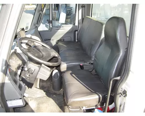 INTERNATIONAL 4300 CAB