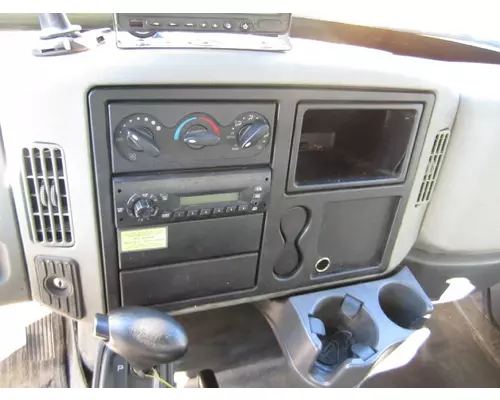 INTERNATIONAL 4300 CAB