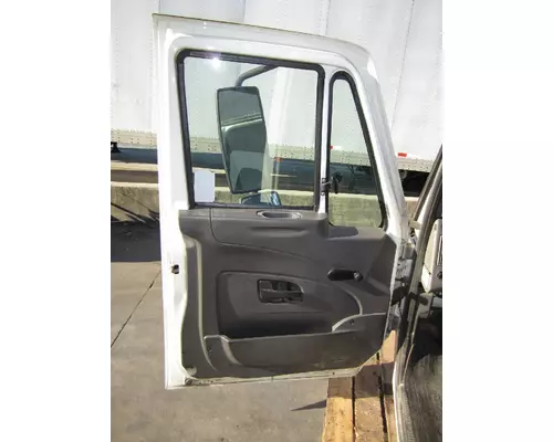 INTERNATIONAL 4300 CAB