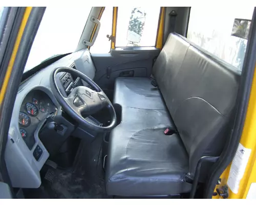 INTERNATIONAL 4300 CAB