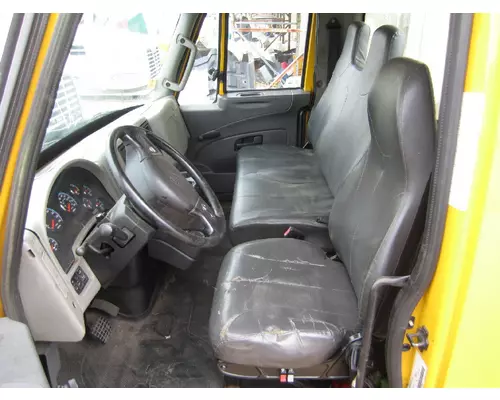 INTERNATIONAL 4300 CAB