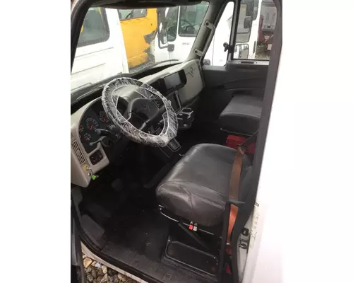 INTERNATIONAL 4300 CAB