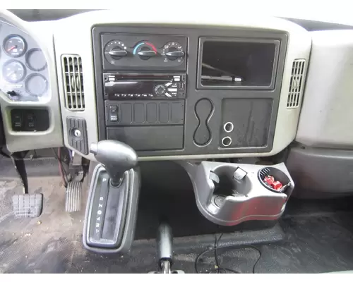 INTERNATIONAL 4300 CAB