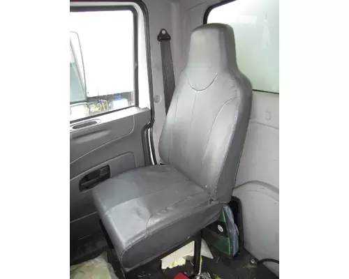 INTERNATIONAL 4300 CAB