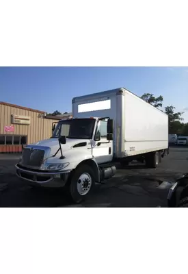 INTERNATIONAL 4300 CAB