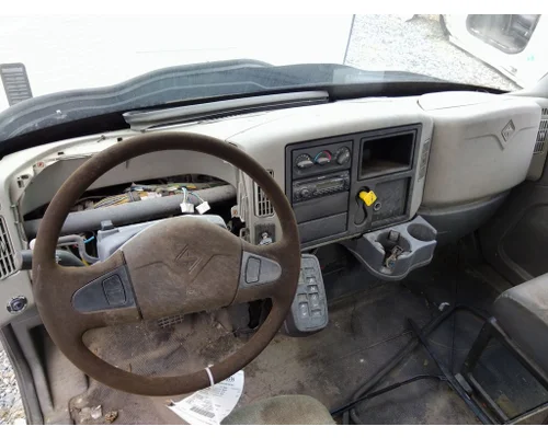 INTERNATIONAL 4300 CAB